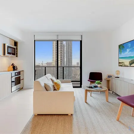 Modern Apartment 2Br-2Bth- Pool & Gym